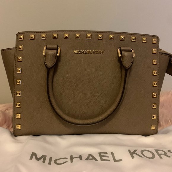 NWT! MICHAEL KORS MK SELMA STUDDED MEDIUM SATCHEL SHOULDER BAG W DUST BAG TAUPE - Picture 4 of 13